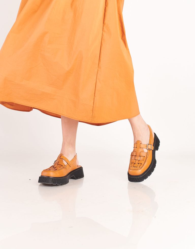 נעלי נשים - Jeffrey Campbell - נעלי פלטפורמה CROSSED - קאמל