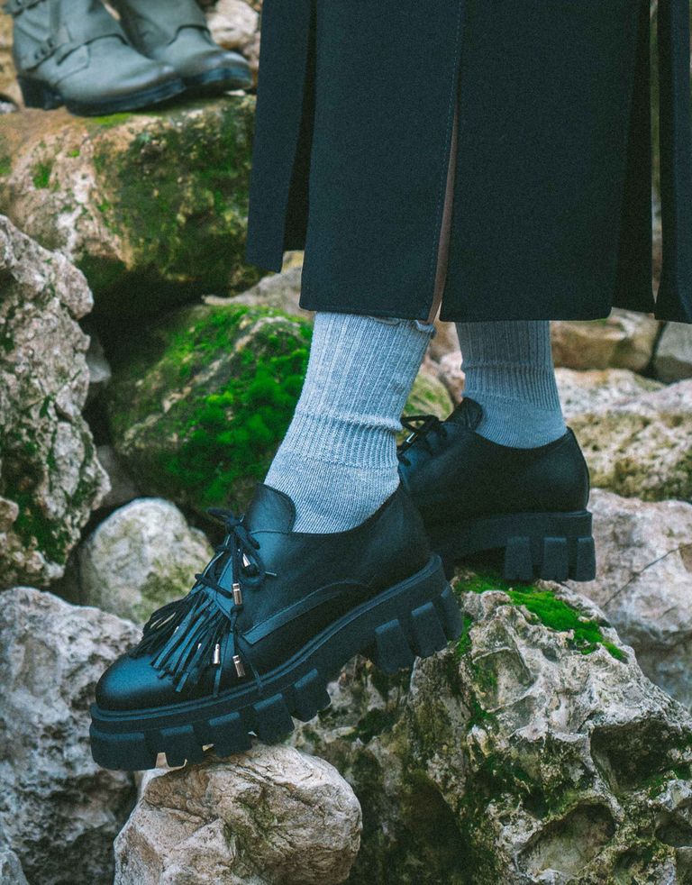 נעלי נשים - Papucei - נעליים עם פרנזים ONNO - שחור