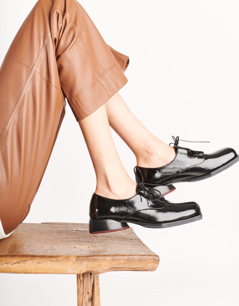 נעלי נשים - Yuko Imanishi - נעלי עור מבריקות COCO - שחור3