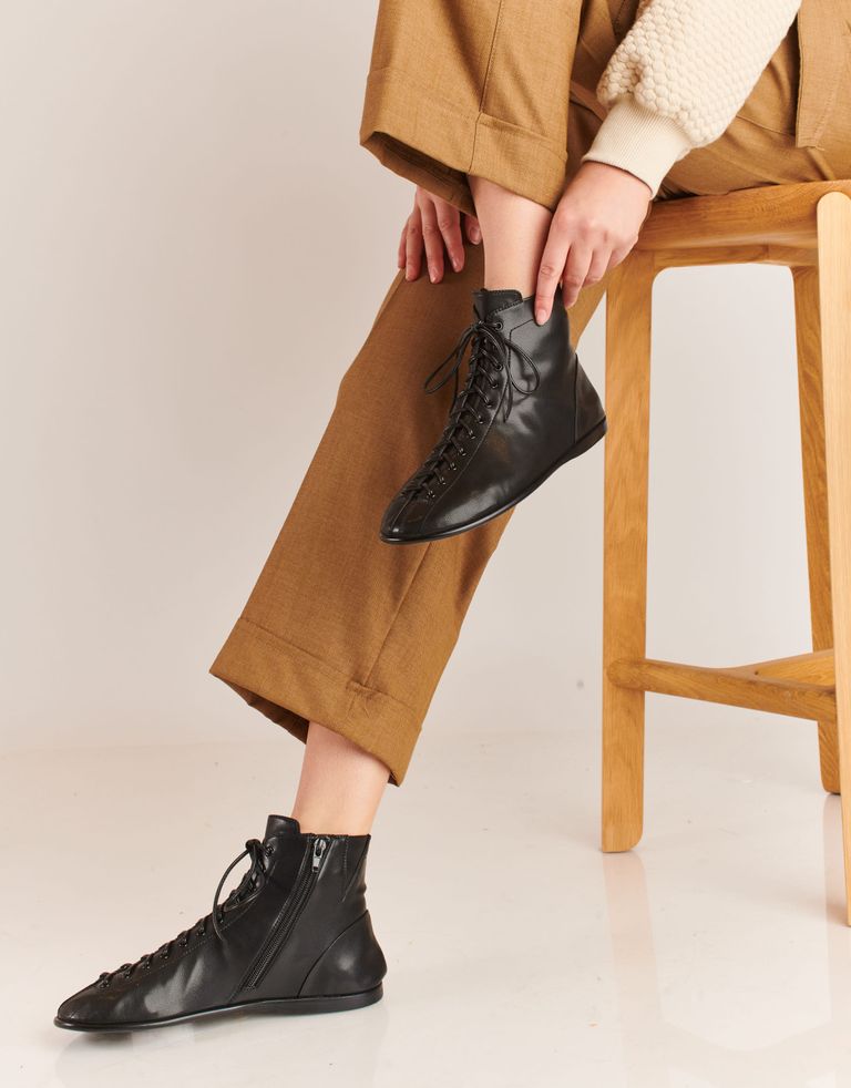 נעלי נשים - Jeffrey Campbell - מגפונים שטוחים BOXXED - שחור