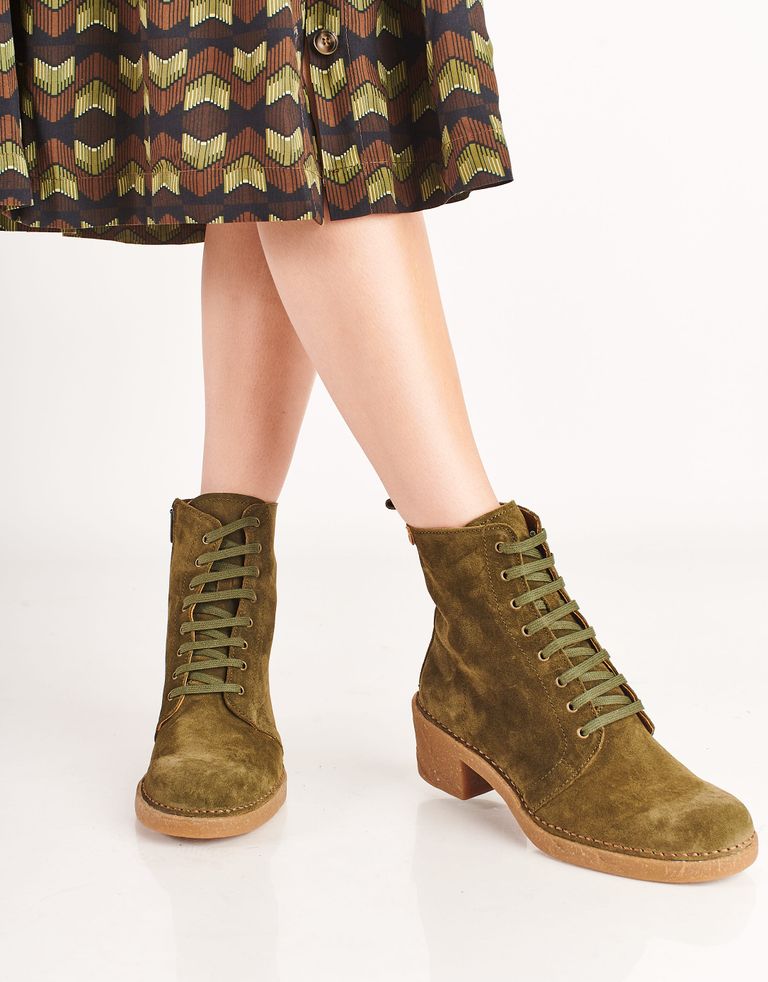 נעלי נשים - El Naturalista - מגפוני זמש עם שרוכים TICI - ירוק