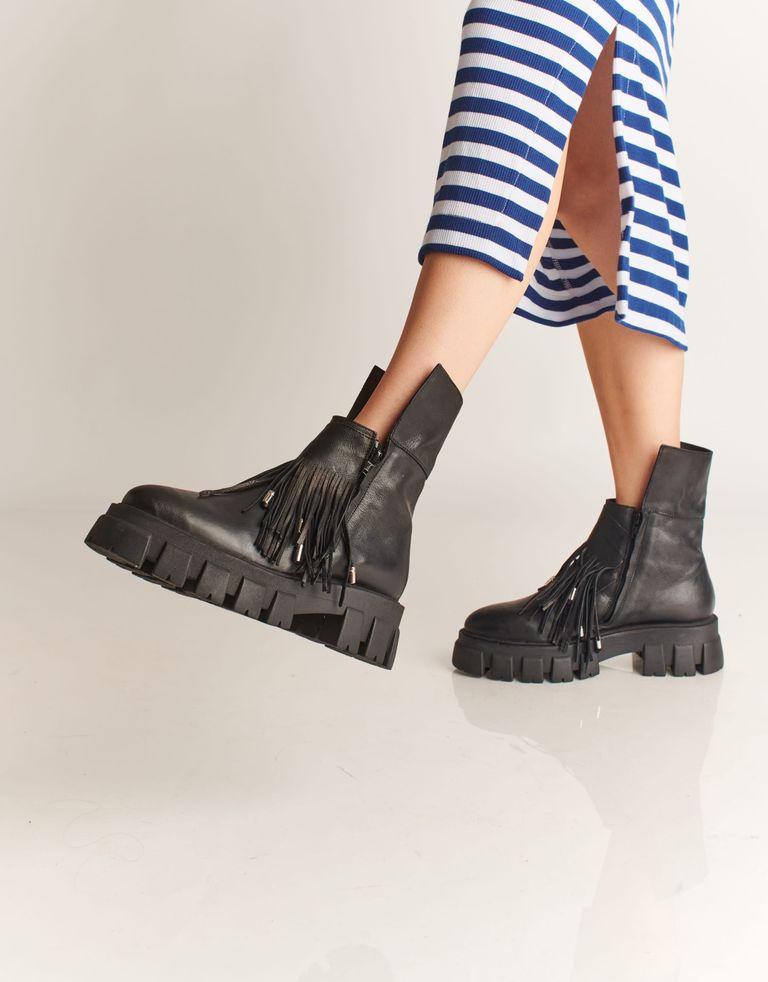 נעלי נשים - Papucei - מגפונים עם פרנזים MONO - שחור