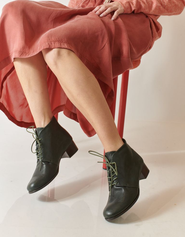 נעלי נשים - Vialis - מגפוני עקב עם שרוך GRETA - ירוק