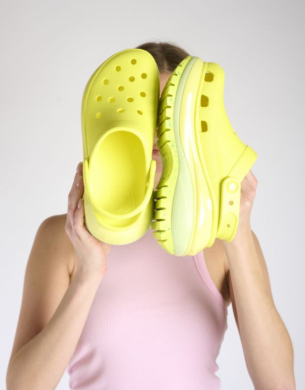 נעלי נשים - Crocs - סנדלים MEGA CRUSH - צהוב