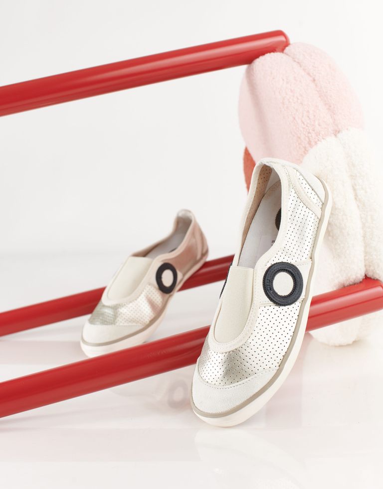 נעלי נשים - Aro - סליפ און PICADA מטאלי - פלטינה2