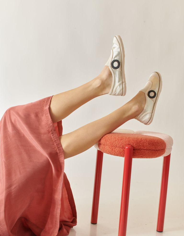 נעלי נשים - Aro - סליפ און PICADA מטאלי - פלטינה4