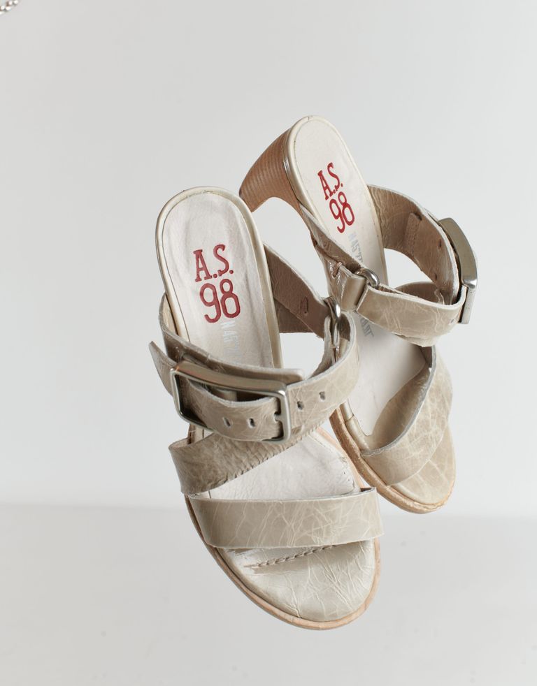 נעלי נשים - A.S. 98 - כפכפי רצועות עם עקב BANAN - אפור בהיר