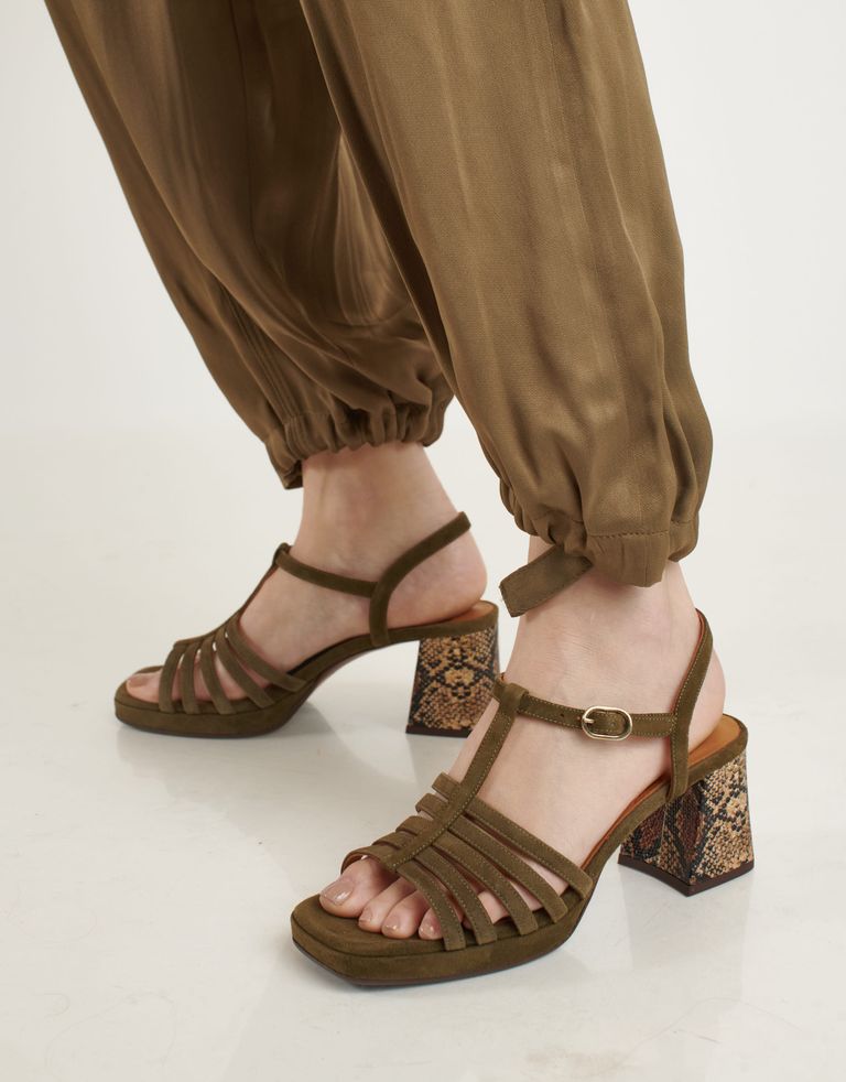נעלי נשים - Chie Mihara - סנדלי זמש עם עקב GENIAL - זית