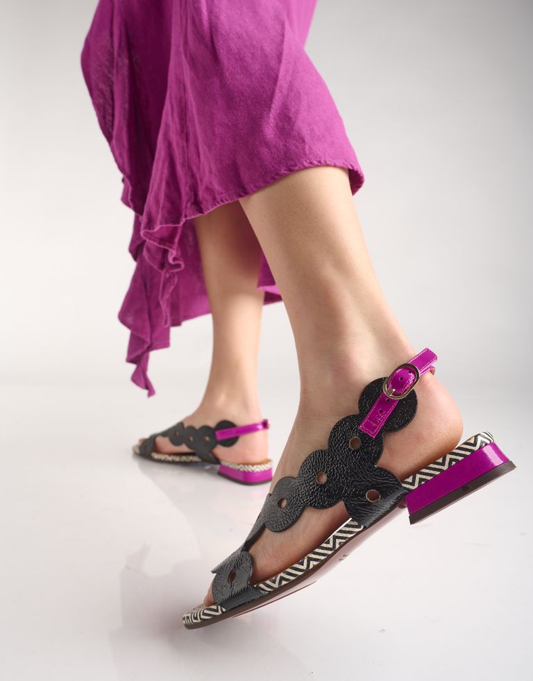 נעלי נשים - Chie Mihara - סנדלים שטוחים TEIDE - שחור