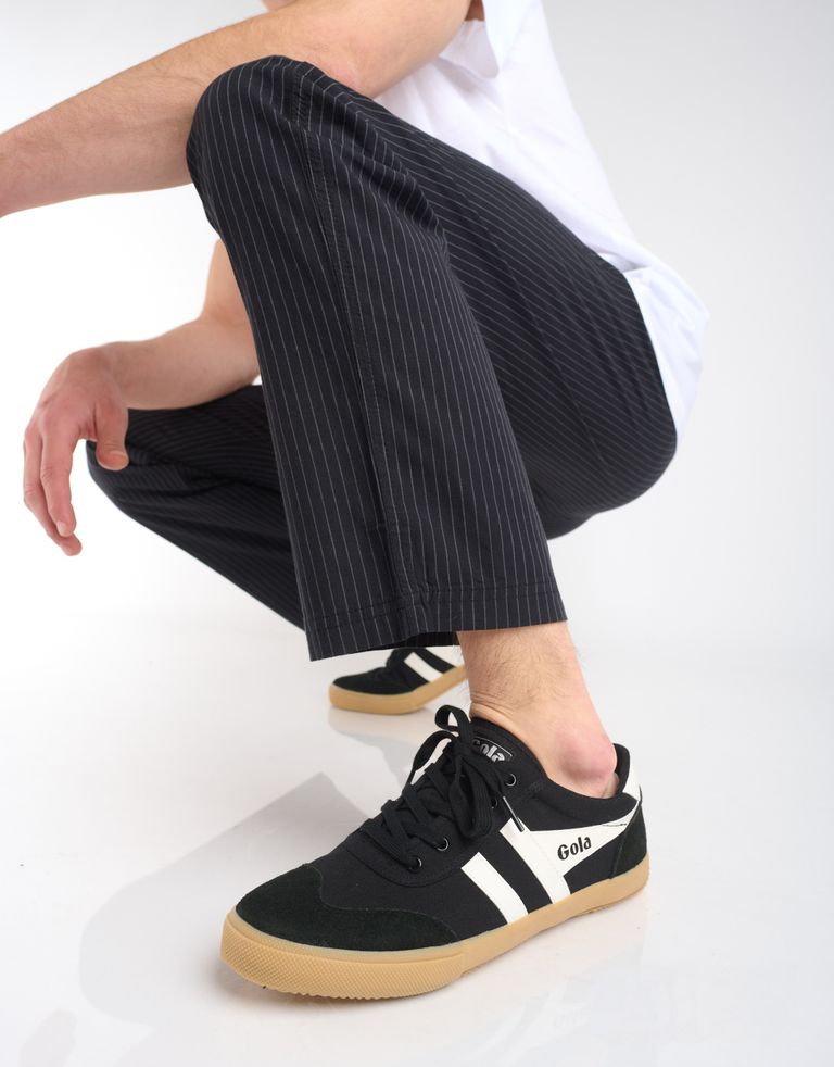 נעלי גברים - Gola - סניקרס BADMINTON GUM - שחור לבן