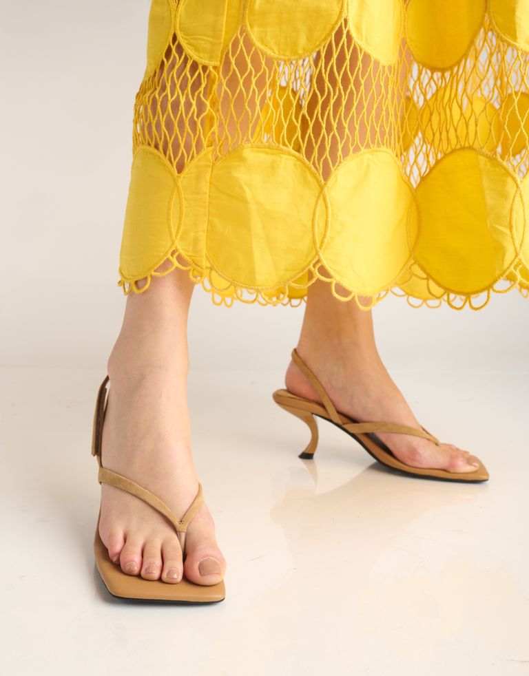 נעלי נשים - Jeffrey Campbell - סנדלי אצבע עם עקב FUSED - בז'