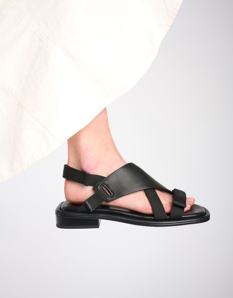 נעלי נשים - United Nude - סנדלים שטוחים TARA REI LO - שחור