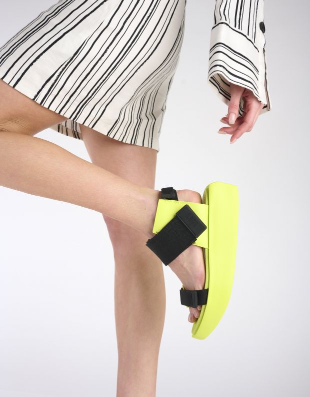 נעלי נשים - United Nude - סנדלי פלטפורמה WA LO - צהוב   שחור