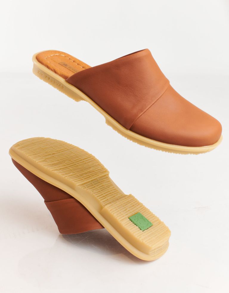 נעלי נשים - El Naturalista - כפכפי עור סגורים MAKISU - קאמל