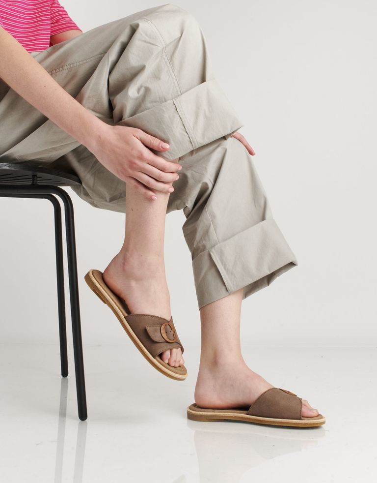 נעלי נשים - El Naturalista - כפכפים שטוחים TONAMI - בז'