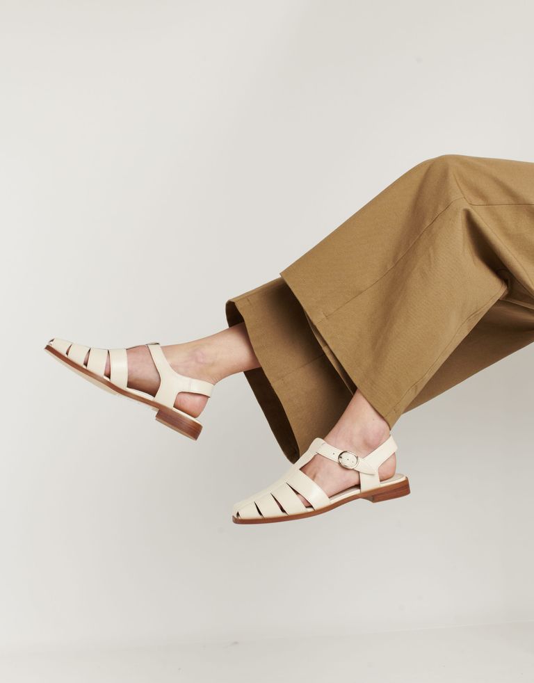 נעלי נשים - Jeffrey Campbell - סנדלי עור שטוחים LANDEN - אופוויט