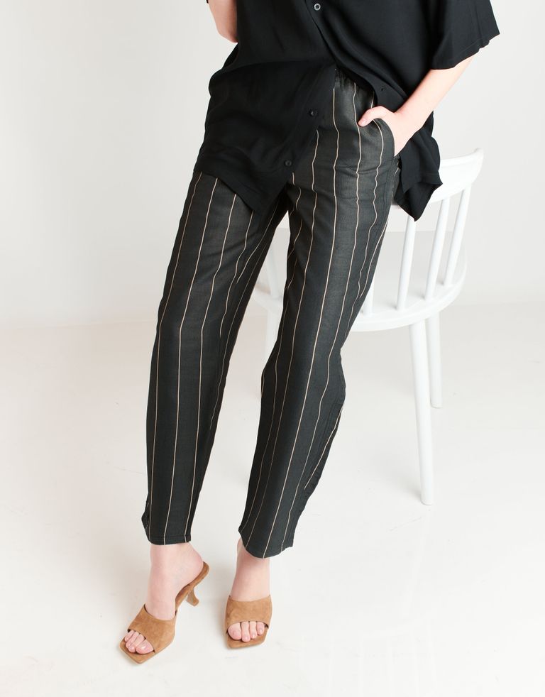 נעלי נשים - Jeffrey Campbell - כפכפי זמש עם עקב MR  BIG - חום2