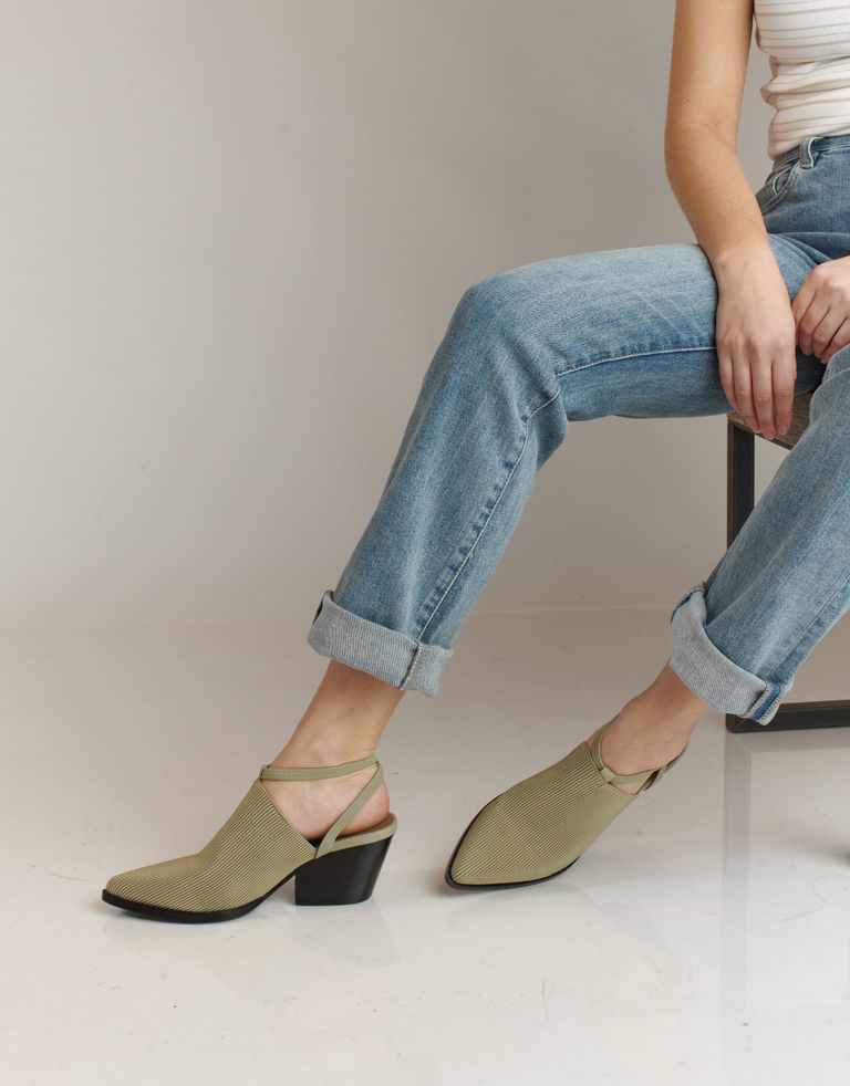 נעלי נשים - Jeffrey Campbell - סנדלי עקב סגורים ELASTO - ירוק בהיר