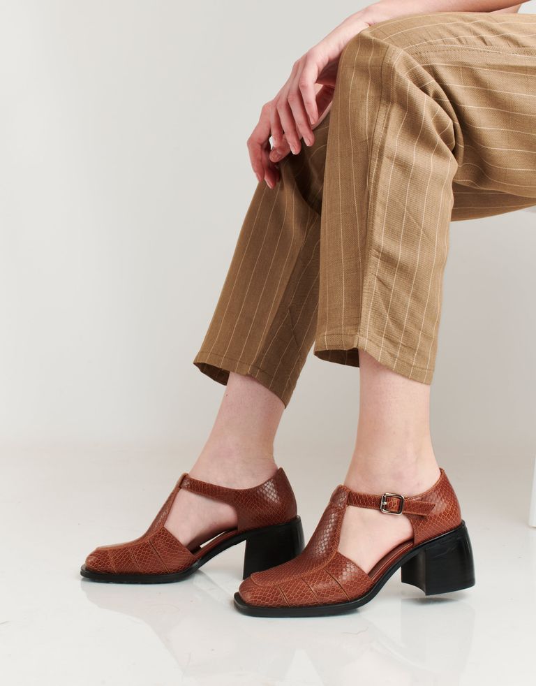 נעלי נשים - Jeffrey Campbell - סנדלים סגורים OTTO - חום