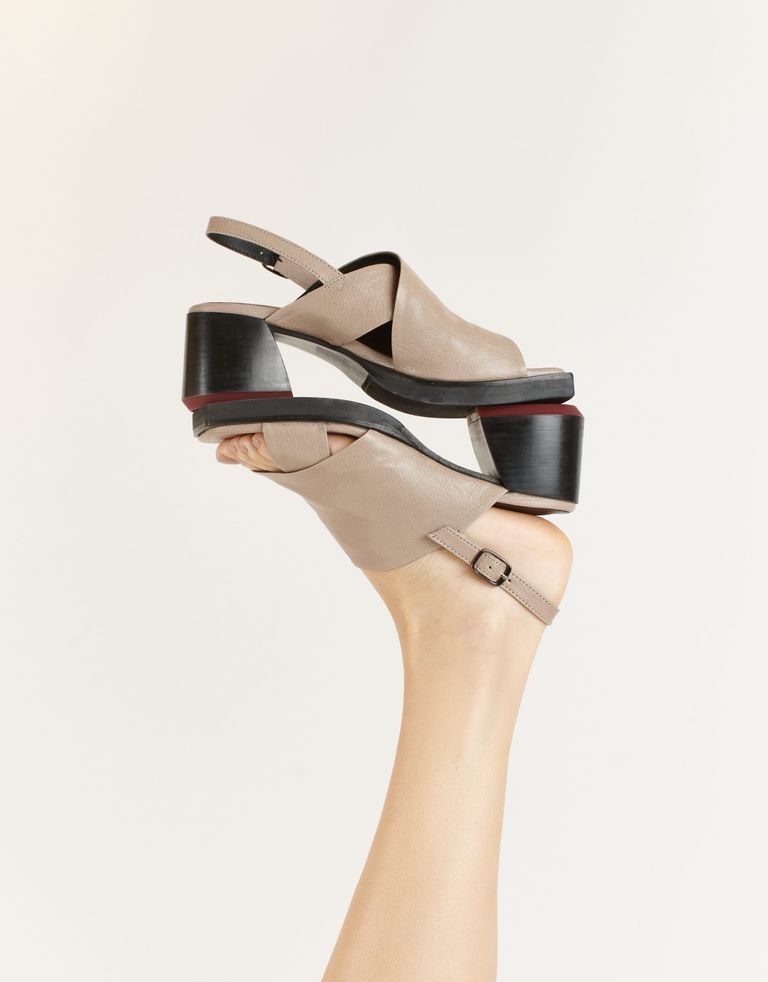 נעלי נשים - Yuko Imanishi - סנדלים עם עקב MOCA - אפור בהיר