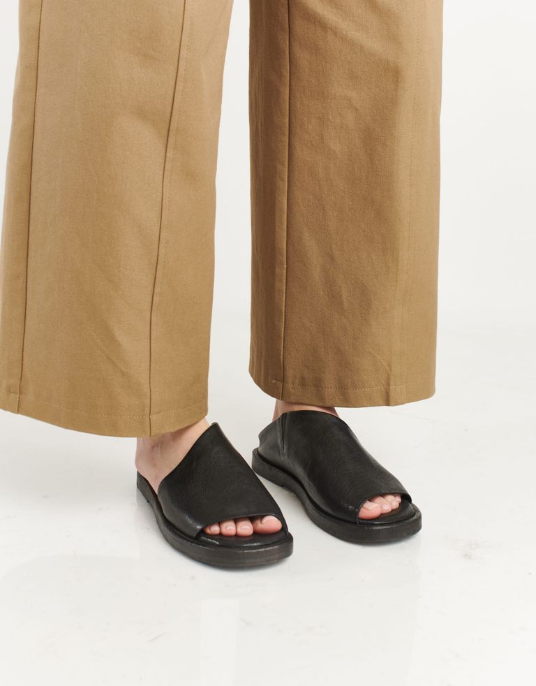 נעלי נשים - Ernesto Dolani - כפכפי עור שטוחים GEA - שחור