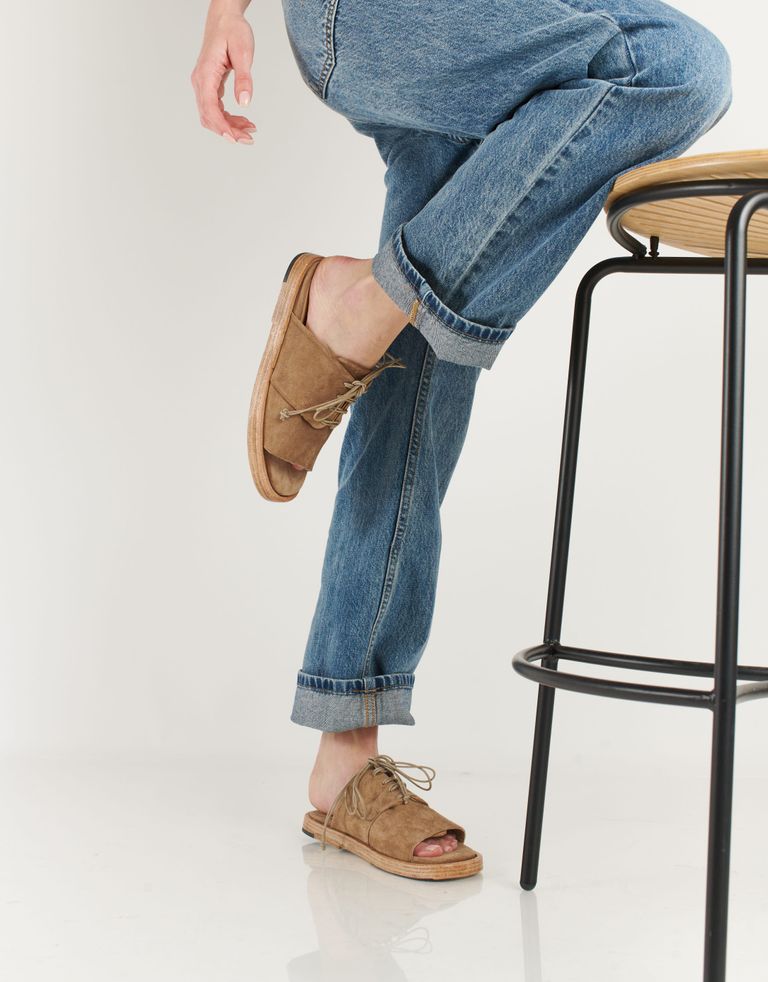 נעלי נשים - Ernesto Dolani - כפכפי זמש עם שרוכים GEA - חום