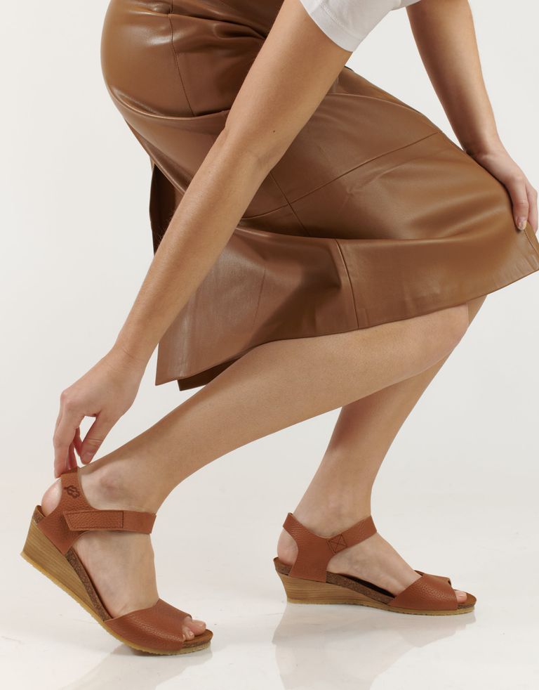 נעלי נשים - loints of Holland - סנדלי עור ENGLEEN - חום