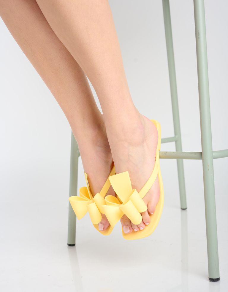 נעלי נשים - Jeffrey Campbell - כפכפי פפיון SUGARY - צהוב