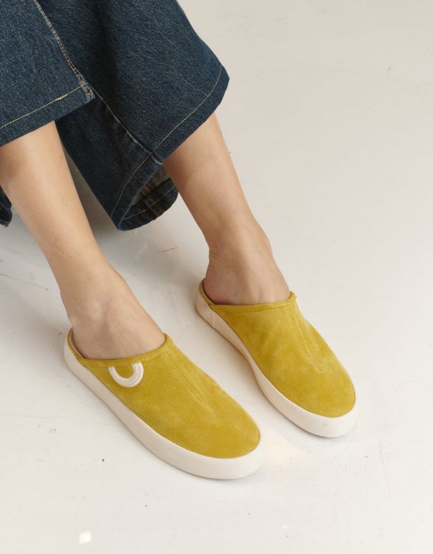 נעלי נשים - Aro - כפכפי זמש UMA - צהוב