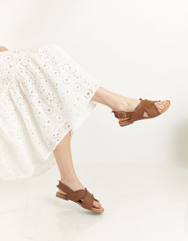 נעלי נשים - Salt+Umber - סנדלי עור קלועים SABINA - חום