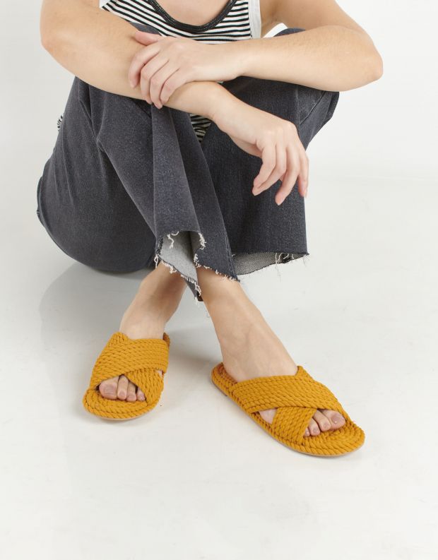נעלי נשים - Salt+Umber - כפכפים SARAYA - חרדל