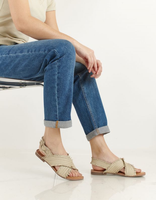נעלי נשים - Salt+Umber - סנדלי עור קלועים SABINA - אופוויט