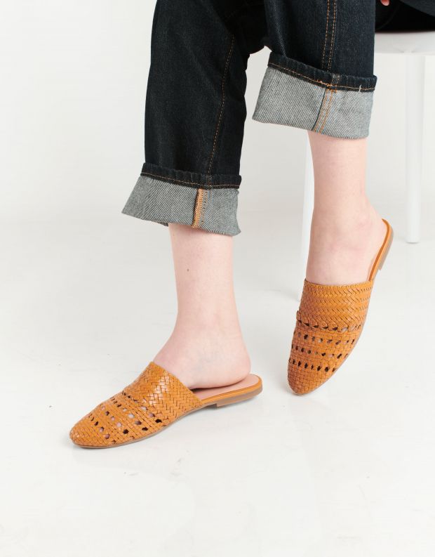 נעלי נשים - Salt+Umber - כפכפי עור LILY - חרדל