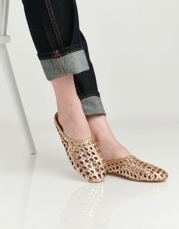 נעלי נשים - Salt+Umber - כפכפים שטוחים SHANTI - זהב