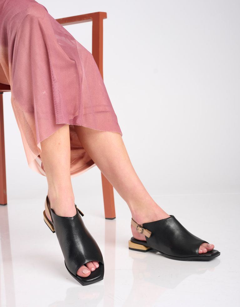 נעלי נשים - Yuko Imanishi - סנדלים סגורים YUI - שחור