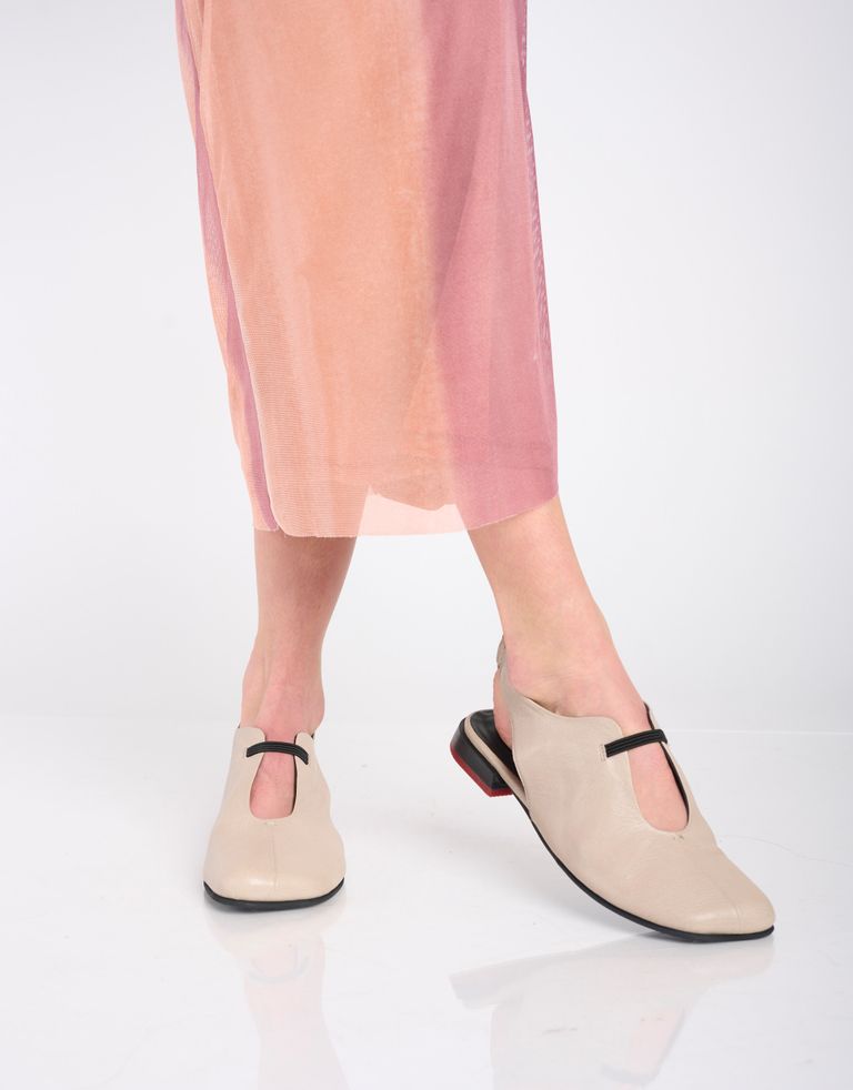 נעלי נשים - Yuko Imanishi - סנדלים מעור LIMI - אפור בהיר