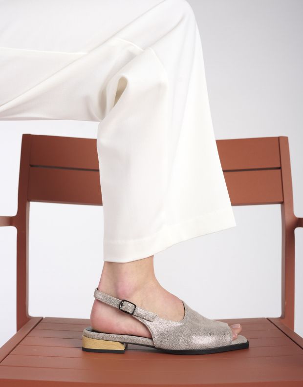 נעלי נשים - Yuko Imanishi - סנדלים שטוחים KANNA - כסף