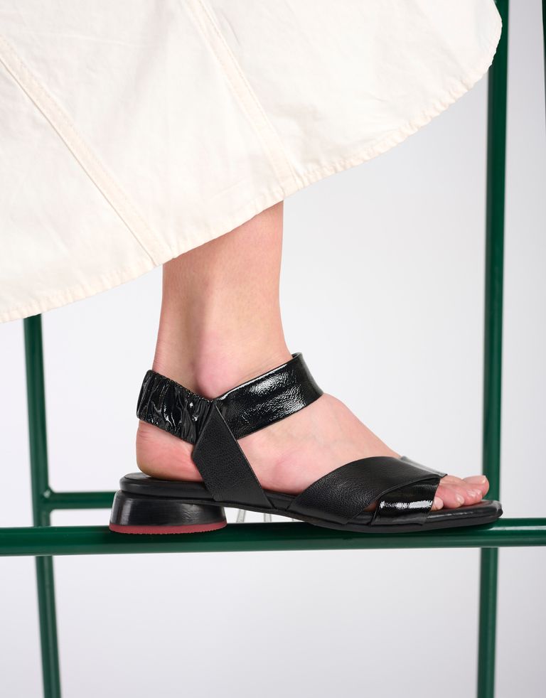 נעלי נשים - Yuko Imanishi - סנדלי עור NAO - שחור