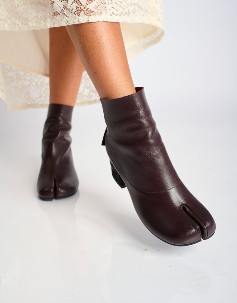 נעלי נשים - Yuko Imanishi - מגפונים עם עקב KURO - בורדו2