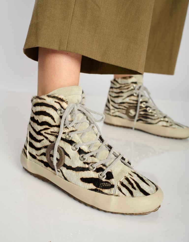 נעלי נשים - Aro - סניקרס זמש עם הדפס WEN - זברה2