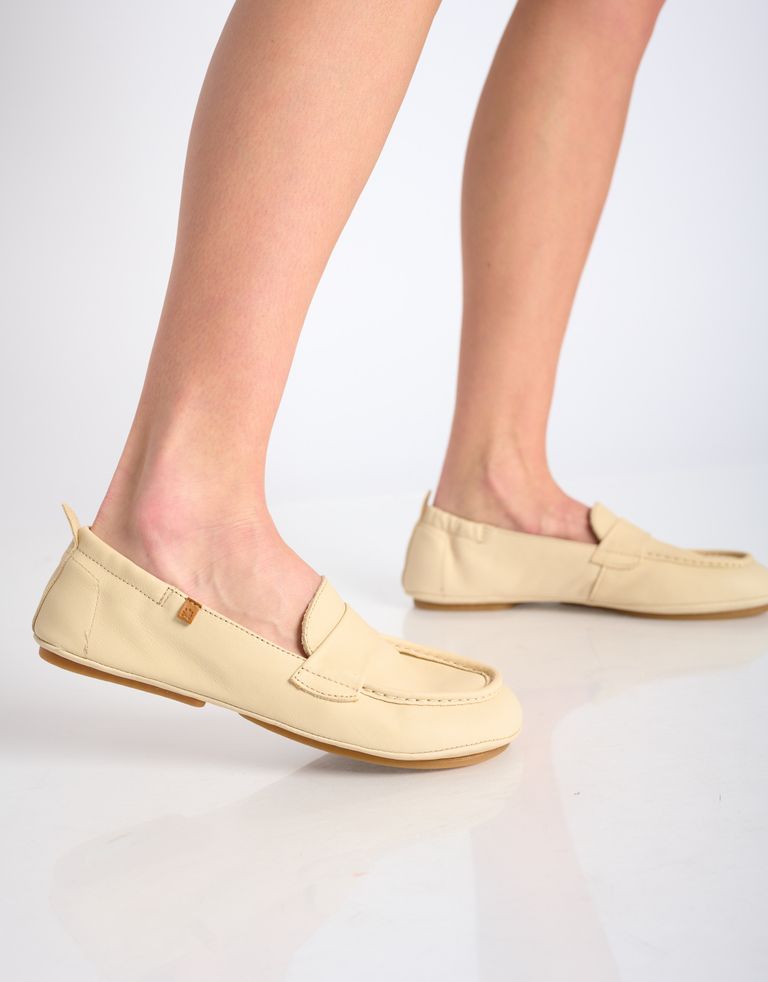 נעלי נשים - El Naturalista - נעלי מוקסין ESSENCE - אופוויט2