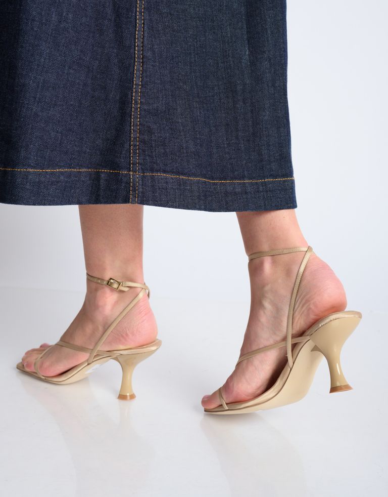 נעלי נשים - Jeffrey Campbell - סנדלי עקב סאטן FLUXX - בז'4