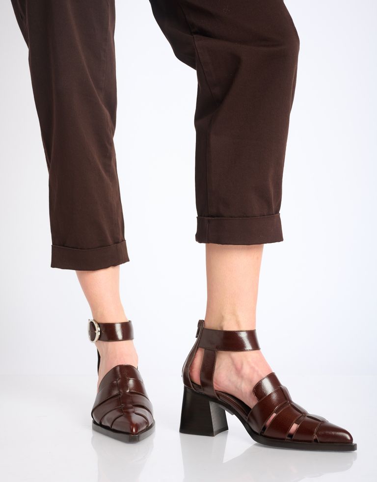 נעלי נשים - Jeffrey Campbell - סנדלי עקב מעור MARIA - חום כהה1