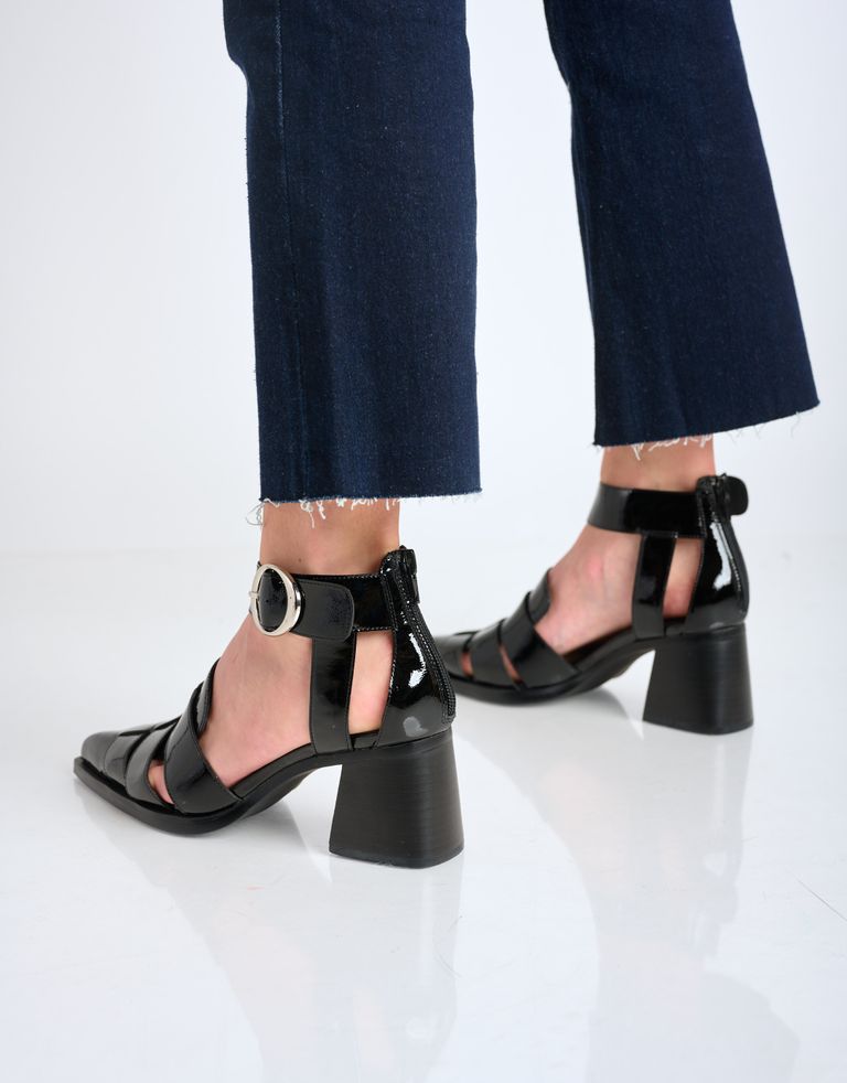 נעלי נשים - Jeffrey Campbell - סנדלי עקב לק MARIA - שחור4