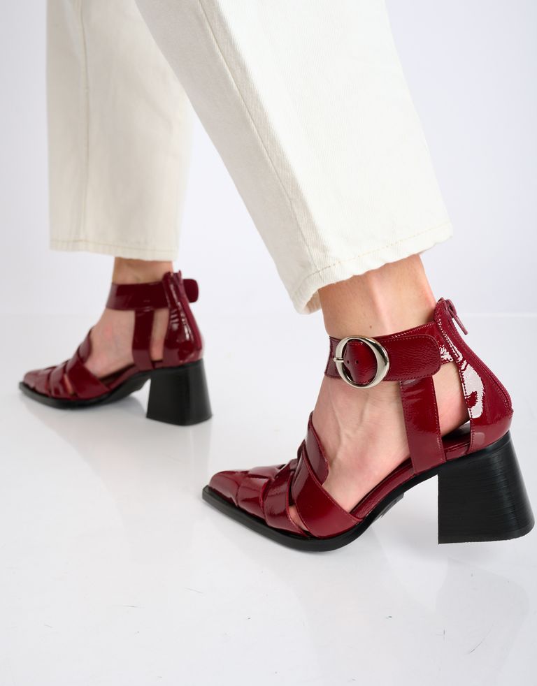 נעלי נשים - Jeffrey Campbell - סנדלי עקב לק MARIA - בורדו4