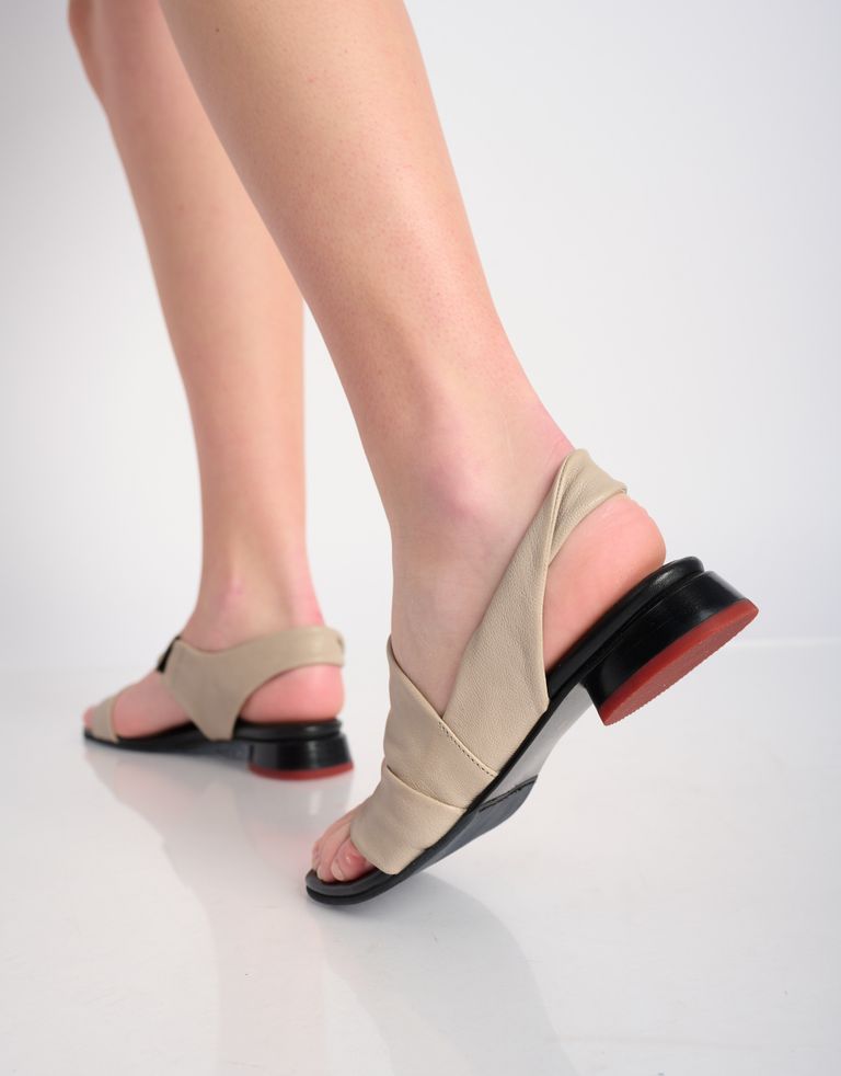 נעלי נשים - Yuko Imanishi - סנדלים מעור SAYA - אפור בהיר3