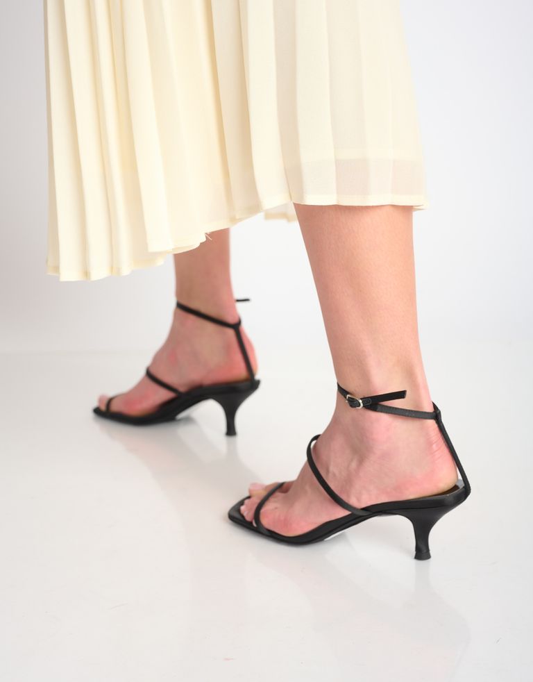 נעלי נשים - Jeffrey Campbell - סנדלי עקב סאטן CLASSIC - שחור
