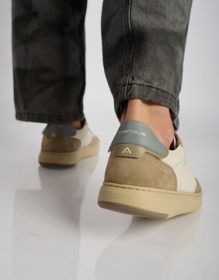 נעלי גברים - Ambitious - סניקרס עור AKTIF - לבן   חום1