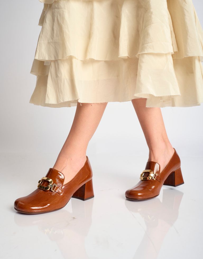 נעלי נשים - Chie Mihara - נעלי מוקסין עם עקב MOIL - קאמל3