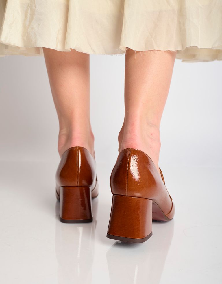 נעלי נשים - Chie Mihara - נעלי מוקסין עם עקב MOIL - קאמל4